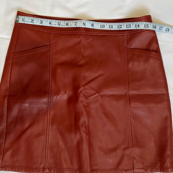 Loft Women’s Deep Red Soft Faux Leather Lined Pocket Mini Skirt | Size 8 NWT - Picture 11 of 11